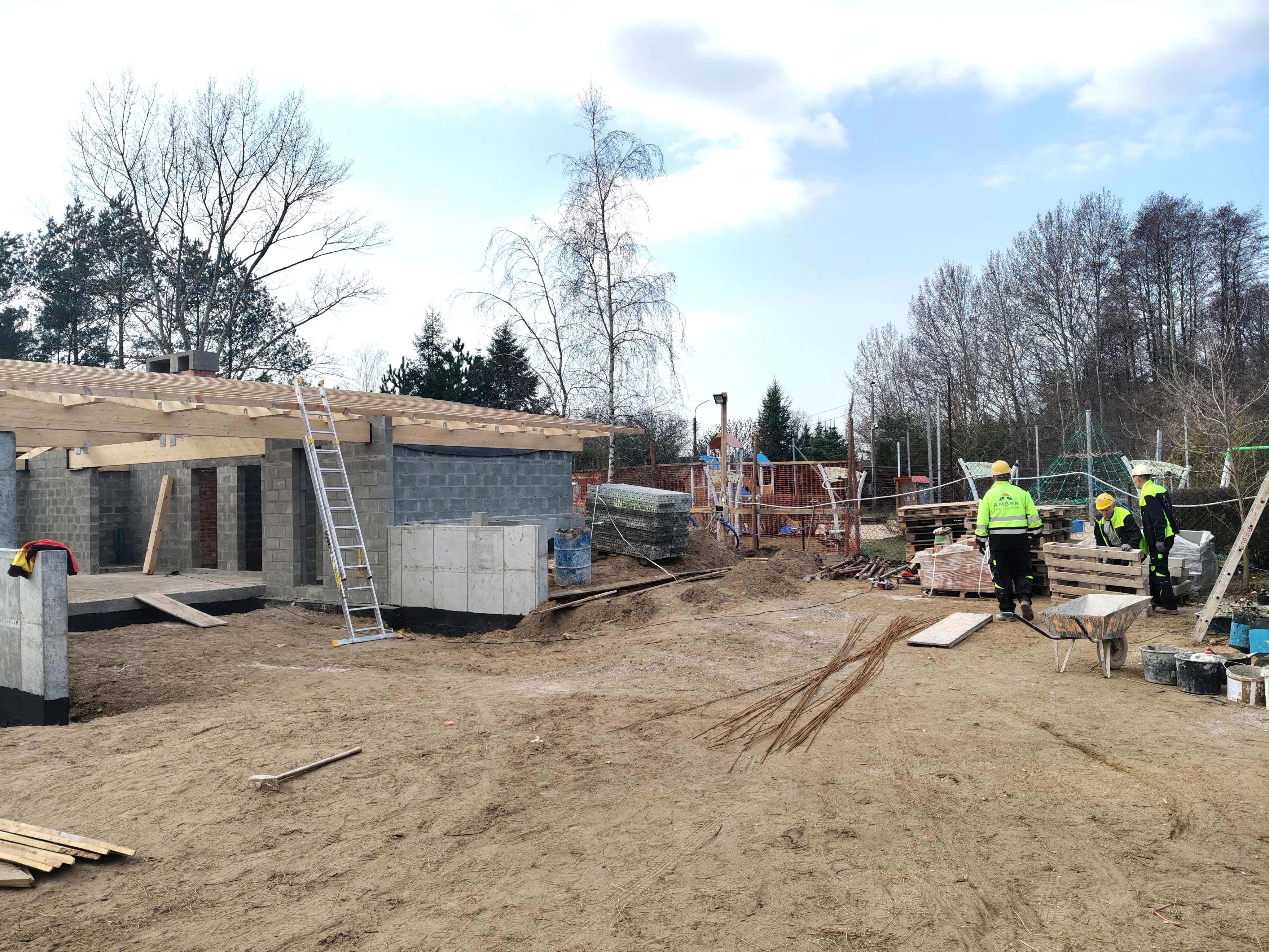 Budowa Domu Ludowego w Parceli nabiera tempa