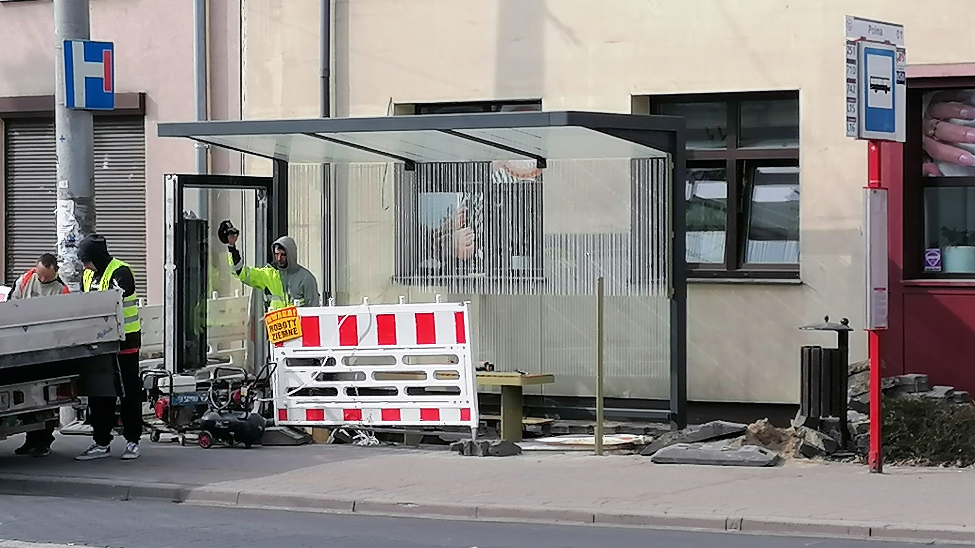 Gmina ogłosiła przetarg na montaż nowych wiat przystankowych