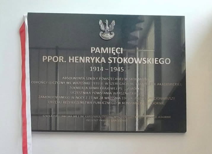 „Jaskółka” wrócił do swojej szkoły – odsłonięto tablicę pamięci